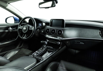 Подержанный автомобиль Kia Stinger 2019 года (9 фото)