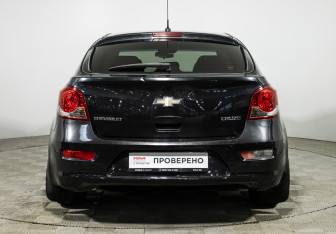 Подержанный автомобиль Chevrolet Cruze Hatchback 2013 года (6 фото)