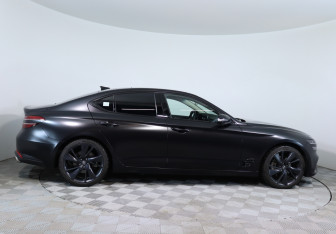 Подержанный автомобиль Genesis G70 2022 года (4 фото)