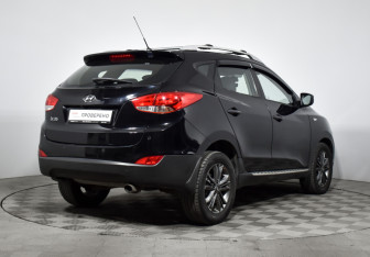 Подержанный автомобиль Hyundai ix35 2015 года (5 фото)