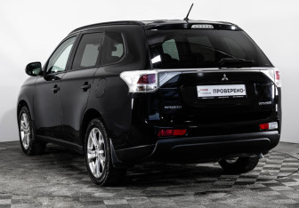 Подержанный автомобиль Mitsubishi Outlander 2013 года (7 фото)