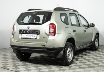 Подержанный автомобиль Renault Duster 2014 года (5 фото)