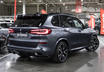 Подержанный автомобиль BMW X5 2019 года (10 фото)