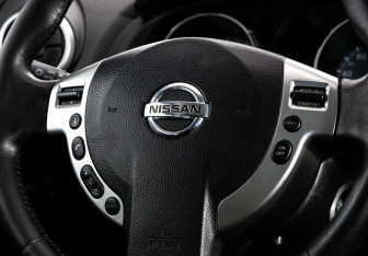 Подержанный автомобиль Nissan Qashqai 2009 года (11 фото)