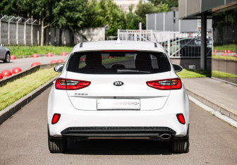 Подержанный автомобиль Kia Ceed Hatchback 2018 года (7 фото)