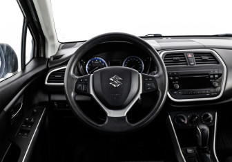 Подержанный автомобиль Suzuki SX4 Hatchback 2014 года (11 фото)