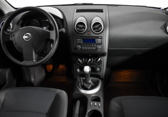 Подержанный автомобиль Nissan Qashqai 2013 года (13 фото)