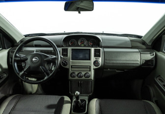Подержанный автомобиль Nissan X-Trail 2006 года (13 фото)