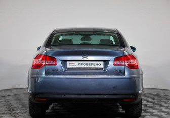 Подержанный автомобиль Citroen C5 Sedan 2010 года (6 фото)