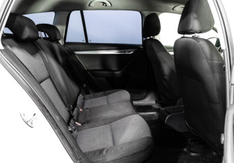 Подержанный автомобиль Skoda Octavia Wagon 2014 года (14 фото)