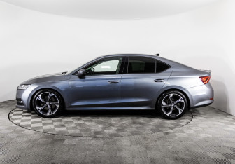 Подержанный автомобиль Skoda Octavia Liftback 2022 года (8 фото)