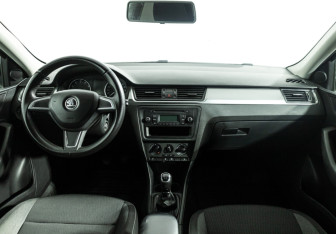 Подержанный автомобиль Skoda Rapid Liftback 2014 года (13 фото)