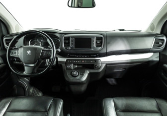 Подержанный автомобиль Peugeot Traveller 2019 года (13 фото)