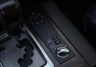 Подержанный автомобиль Toyota Land Cruiser Suv 2013 года (21 фото)