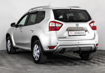 Подержанный автомобиль Nissan Terrano 2017 года (6 фото)