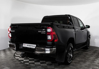 Подержанный автомобиль Toyota Hilux 2022 года (5 фото)