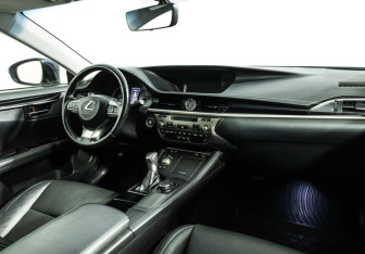 Подержанный автомобиль Lexus ES 2016 года (9 фото)
