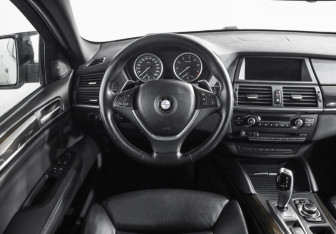 Подержанный автомобиль BMW X6 2013 года (11 фото)