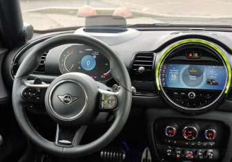 Подержанный автомобиль MINI Clubman Wagon 2022 года (26 фото)