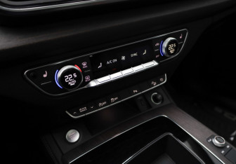 Подержанный автомобиль Audi Q5 2021 года (19 фото)