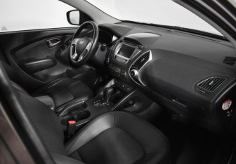 Подержанный автомобиль Hyundai ix35 2010 года (13 фото)