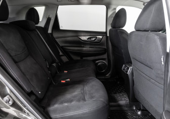Подержанный автомобиль Nissan X-Trail 2016 года (19 фото)
