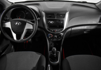 Подержанный автомобиль Hyundai Solaris Sedan 2012 года (14 фото)