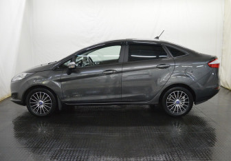 Подержанный автомобиль Ford Fiesta Hatchback 2016 года (8 фото)