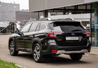 Подержанный автомобиль Subaru Outback Wagon 2022 года (8 фото)