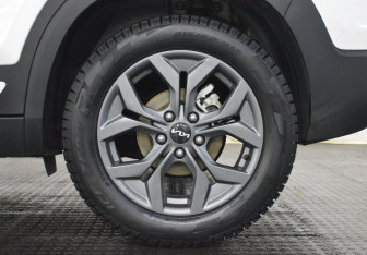 Подержанный автомобиль Kia Seltos 2025 года (9 фото)