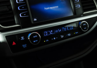 Подержанный автомобиль Toyota Highlander 2014 года (19 фото)