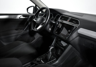 Подержанный автомобиль Volkswagen Tiguan 2021 года (13 фото)