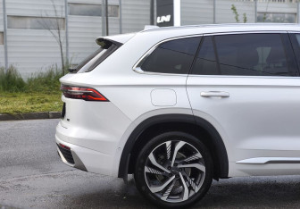 Подержанный автомобиль Geely Monjaro 2024 года (7 фото)