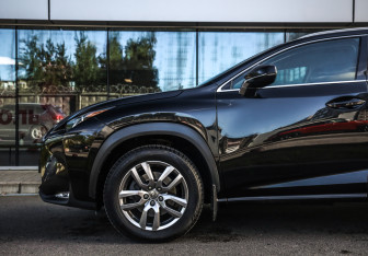 Подержанный автомобиль Lexus NX 2017 года (10 фото)