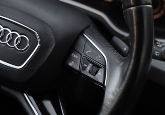 Подержанный автомобиль Audi Q7 2015 года (12 фото)