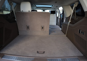 Подержанный автомобиль GMC Yukon 2022 года (38 фото)