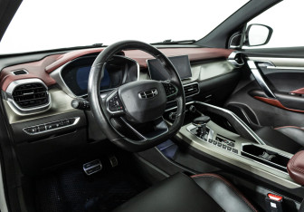Подержанный автомобиль Geely Coolray 2023 года (11 фото)