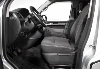 Подержанный автомобиль Volkswagen Multivan 2019 года (10 фото)