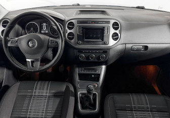 Подержанный автомобиль Volkswagen Tiguan 2016 года (14 фото)
