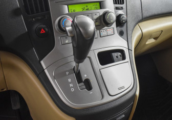 Подержанный автомобиль Hyundai Grand Starex 2010 года (18 фото)