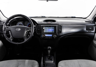 Подержанный автомобиль Kia Magentis 2007 года (10 фото)