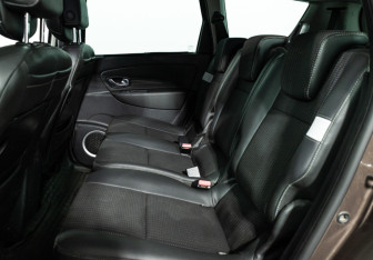 Подержанный автомобиль Renault Scenic 2011 года (10 фото)