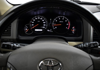 Подержанный автомобиль Toyota Land Cruiser Prado 2008 года (19 фото)