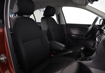 Подержанный автомобиль Skoda Rapid Liftback 2016 года (10 фото)