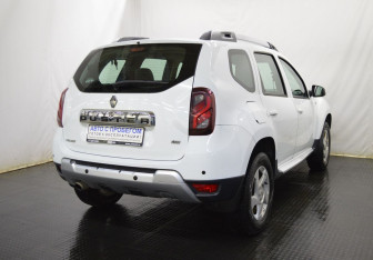 Подержанный автомобиль Renault Duster 2015 года (5 фото)