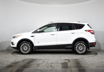 Подержанный автомобиль Ford Kuga 2016 года (8 фото)