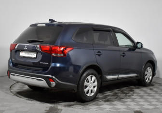 Подержанный автомобиль Mitsubishi Outlander 2018 года (5 фото)