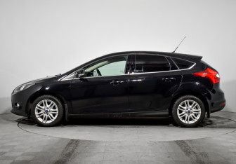 Подержанный автомобиль Ford Focus Hatchback 2014 года (8 фото)