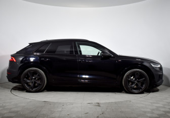 Подержанный автомобиль Audi Q8 2019 года (4 фото)