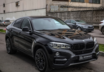 Подержанный автомобиль BMW X6 2015 года (4 фото)
